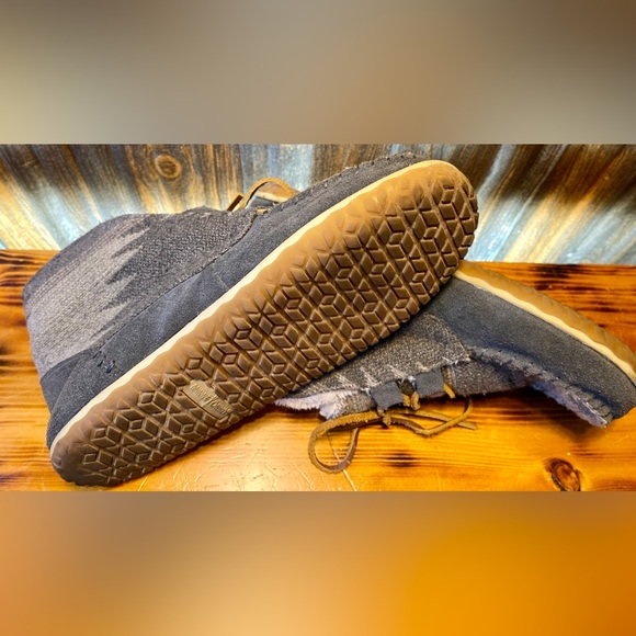 MINNETONKA TORREY LACEUP BOOTIES - Picture 4 of 11